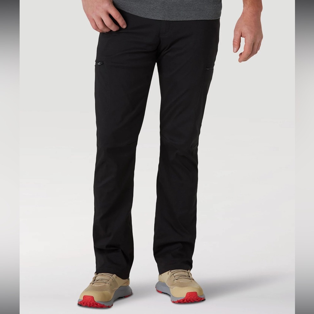 Men’s Wrangler Flex Waist Outdoor Cargo Pant in Black